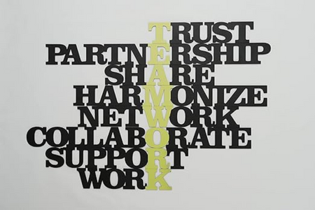 DY Teamwork Patterned Metal Wall Hanger Suitable for All Walls 1.5mm Thick 70x65cm
